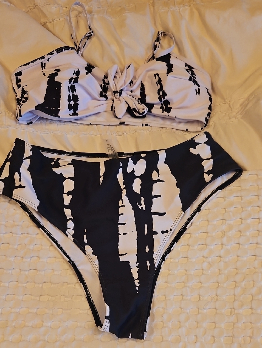 Black and White Patterned Sheer Pants With Matching Top X 2 And Bottoms - Picture 4 of 5